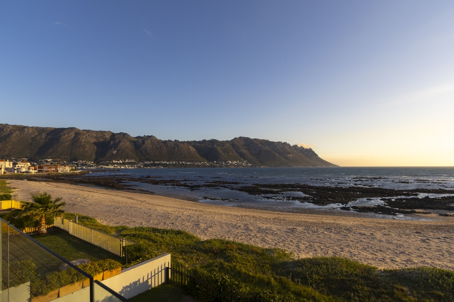 To Let 4 Bedroom Property for Rent in Harbour Island Western Cape